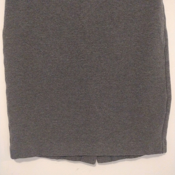 Banana Republic Factory - Pencil Skirt - Picture 4 of 12